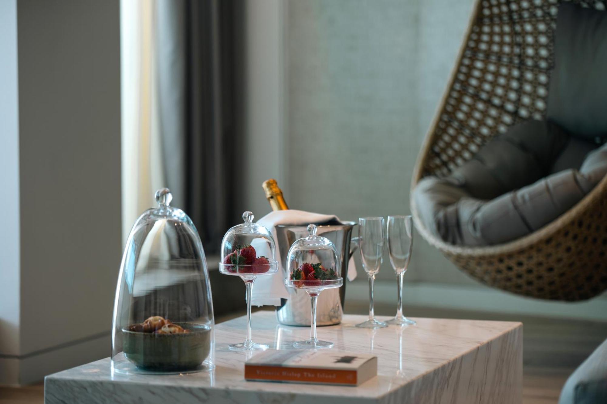 מלון Niko Seaside Mgallery (adults Only) 5*